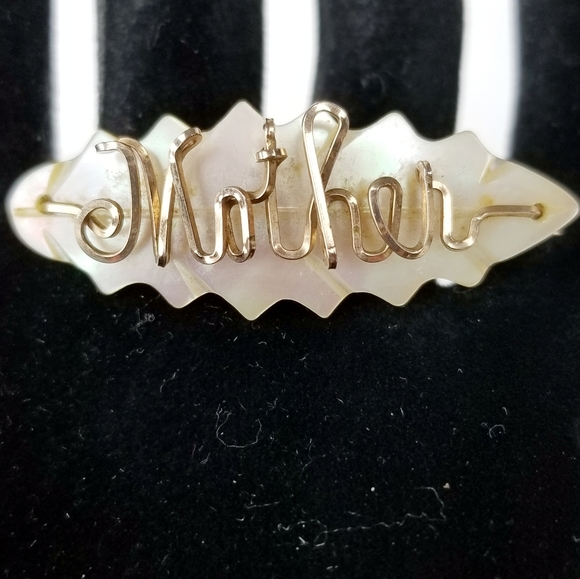 Vintage Handcrafted Mother Leaf Brooch - Picture 6 of 9